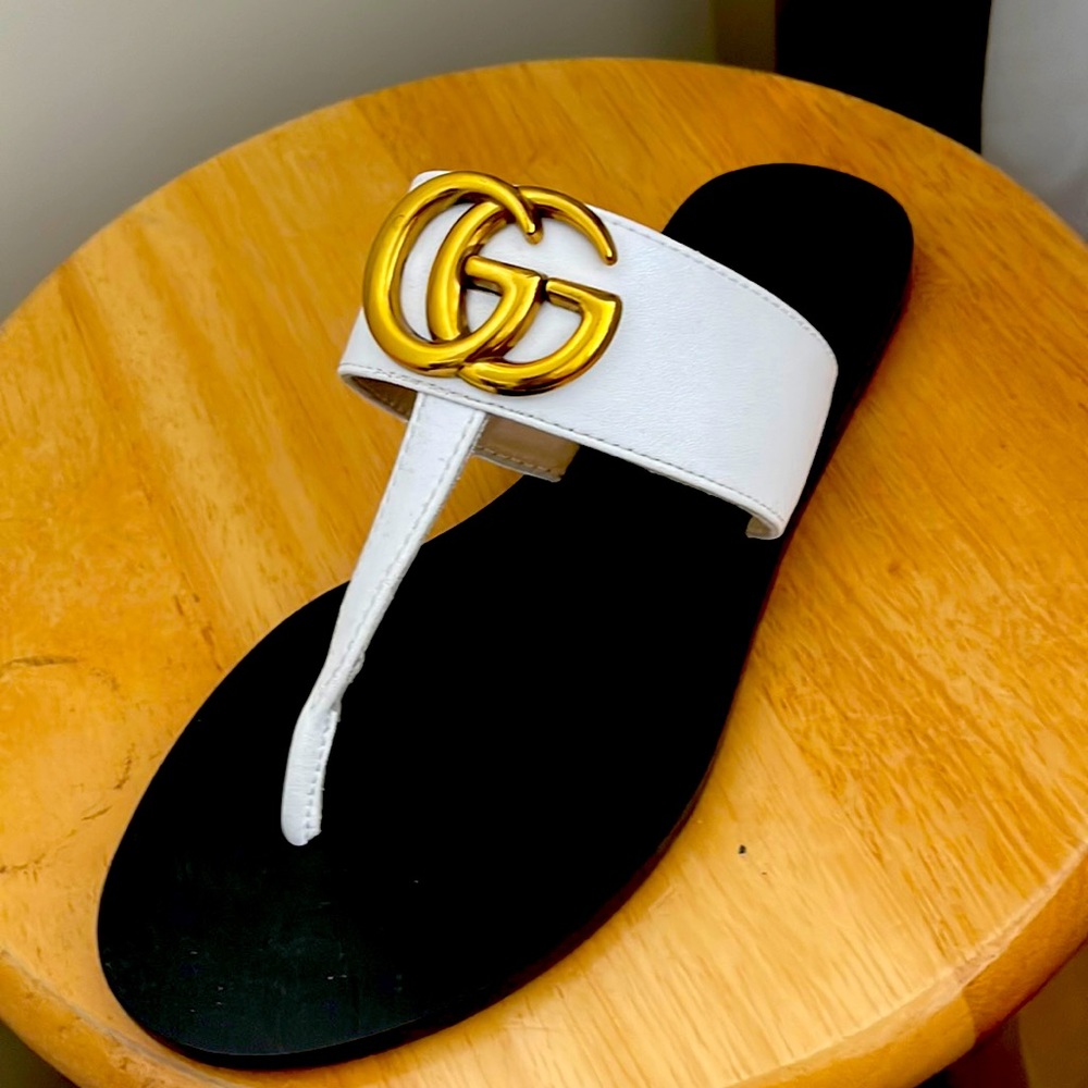 Flat sandals